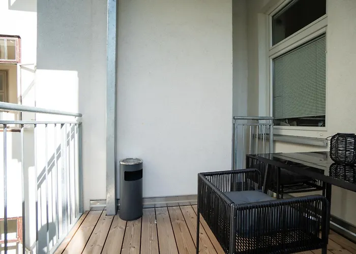 Modern Apartment With A Balcony Near Belvedere